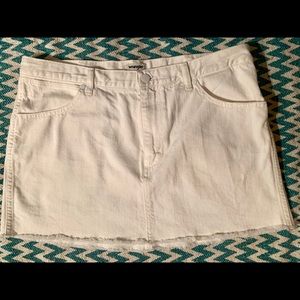 WHITE WRANGLER SKIRT